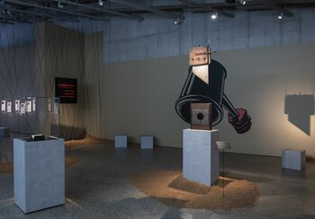 Blick in die Ausstellung "Sündenbock"